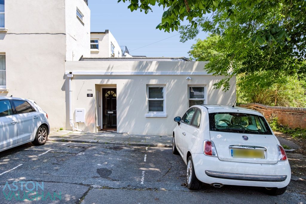 Property photo 1 of 10 5253401