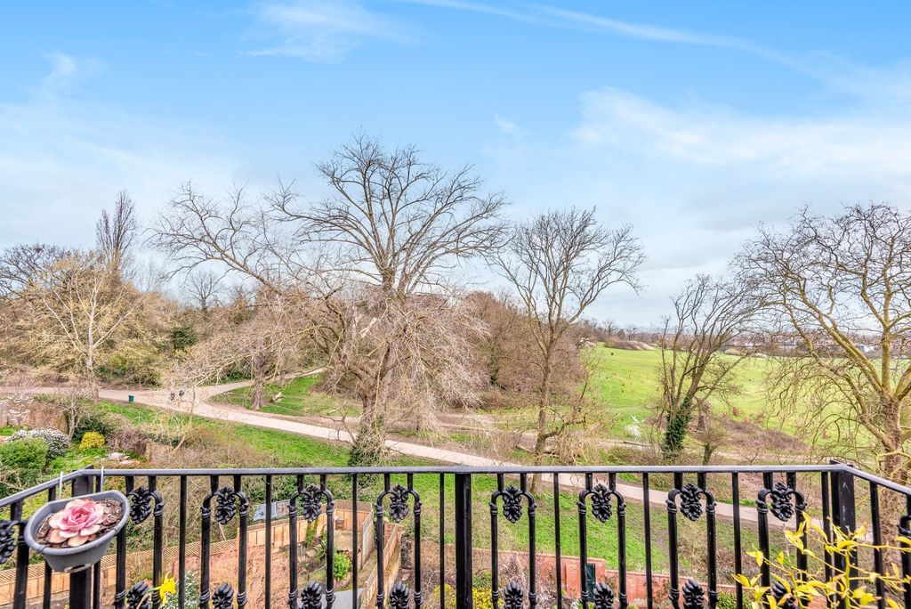 Property photo 2 of 13 Picture No. 54