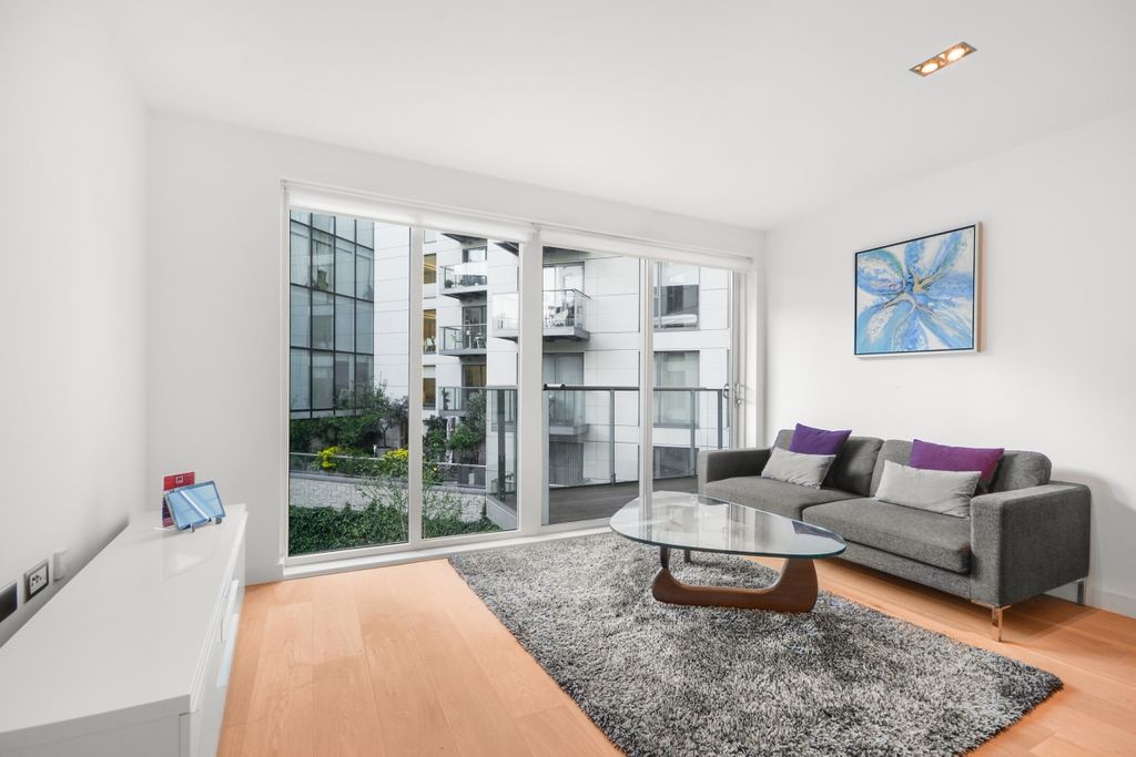 Property photo 1 of 13 1 Living Room 1