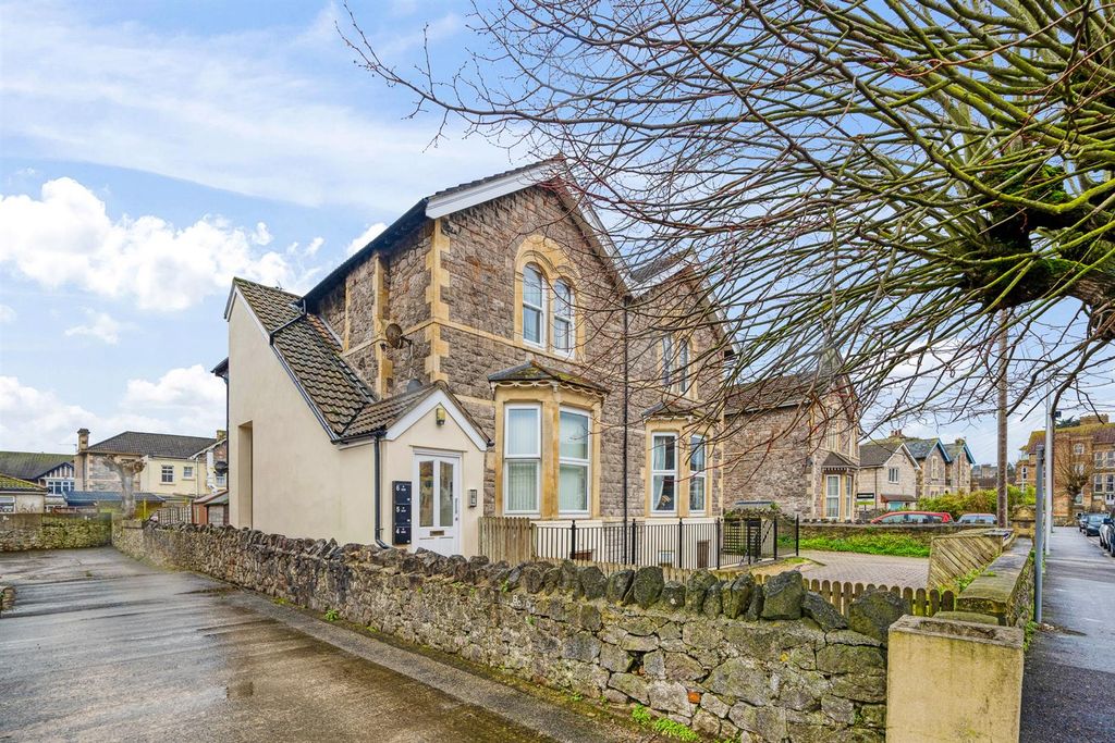 Property photo 1 of 13 Front