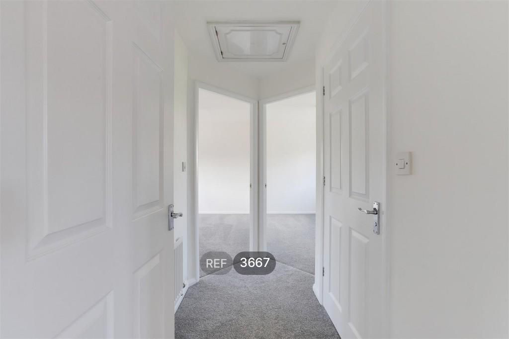 Property photo 2 of 11 Hallway