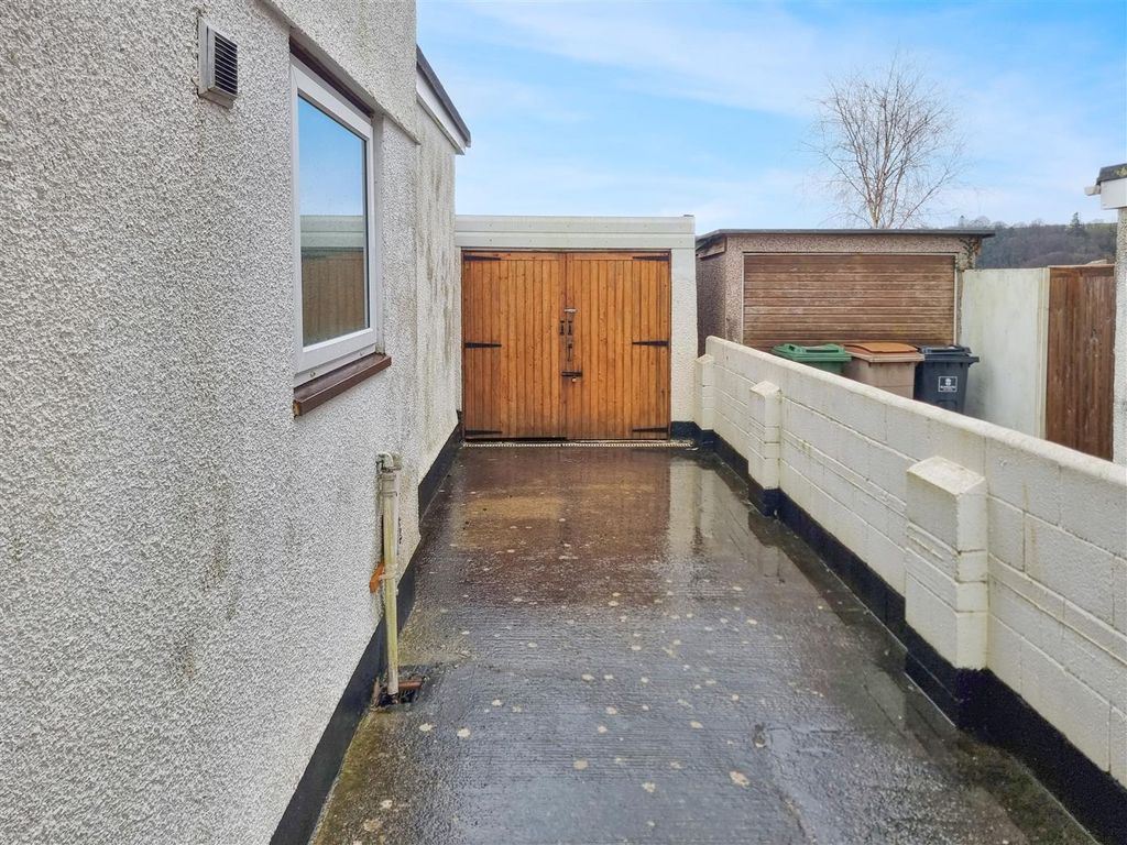 Property photo 2 of 18 97630.Jpg