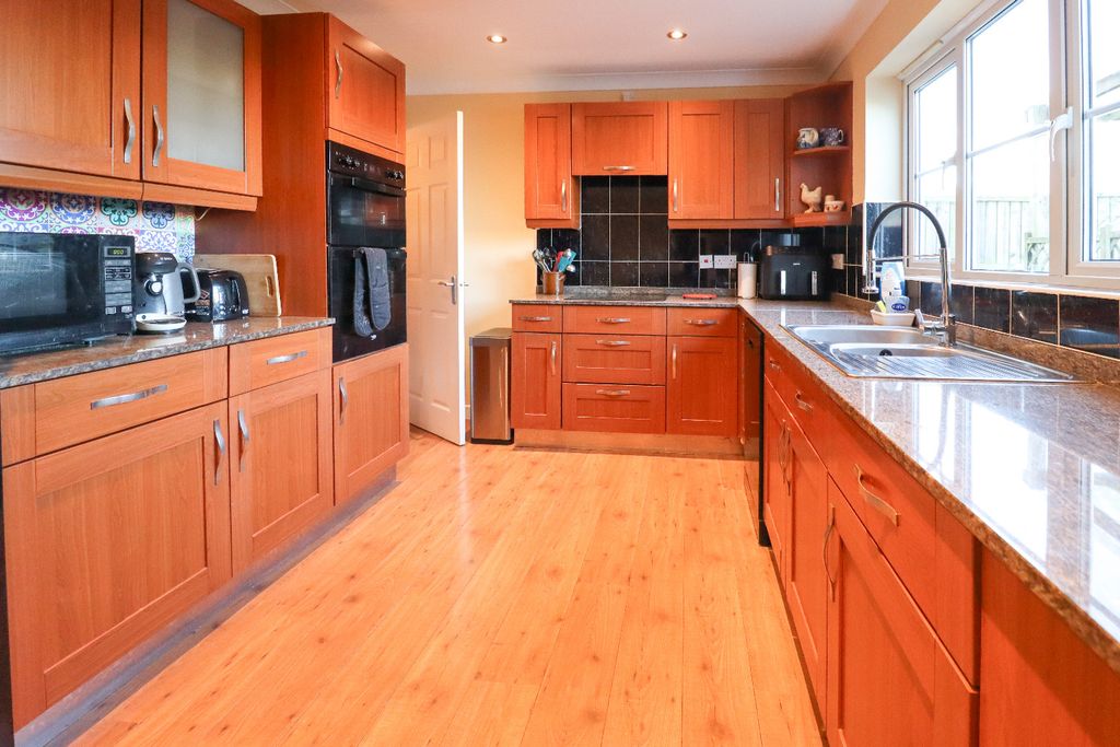 Property photo 3 of 18 3946957