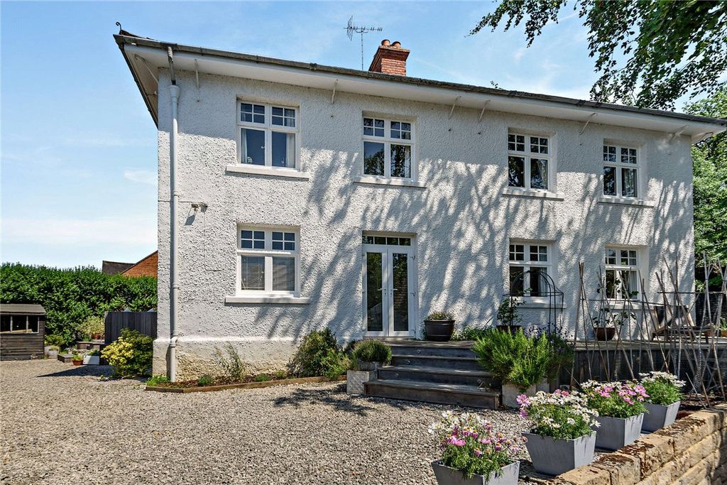 5 bed detached house for saleFairview, Andover Road, Newbury, Berkshire RG14