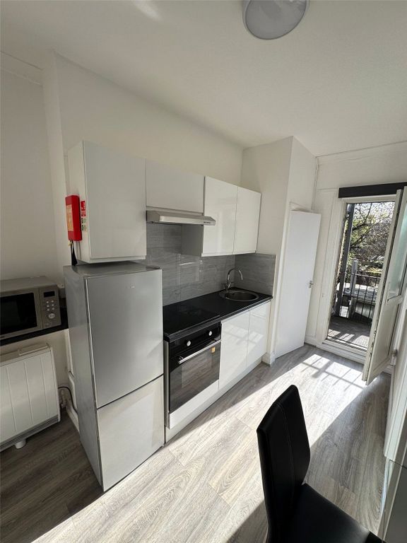 Property photo 1 of 19 Picture No. 14