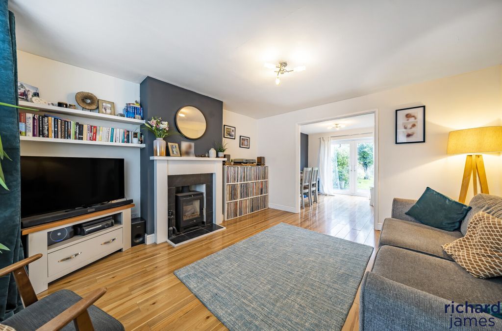 Property photo 3 of 17 3c60E639-6069-470...