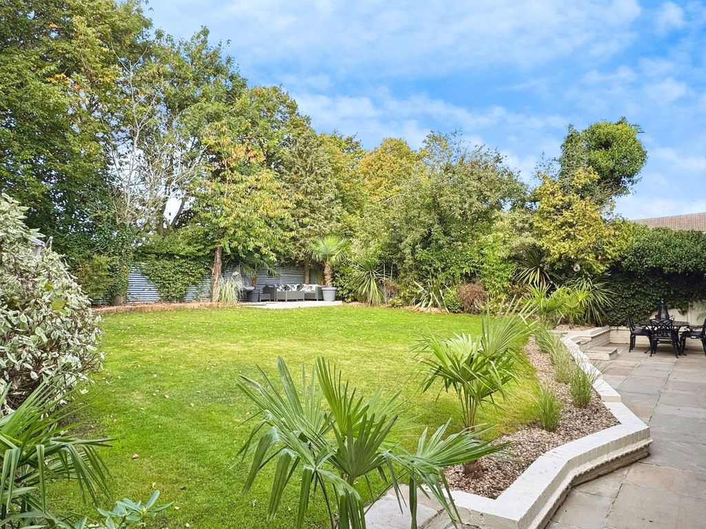Property photo 2 of 25