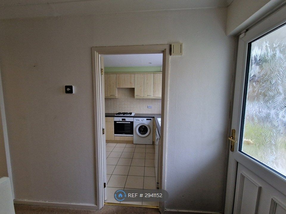Property photo 2 of 14 Hallway