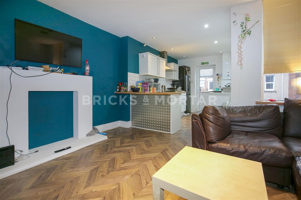 Property photo 2 of 11 Uniq0Rjzzkovo4Pm.Jpg