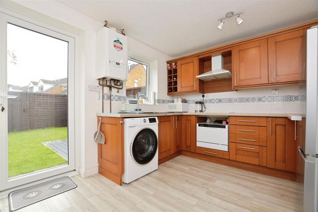 Property photo 3 of 12 Kitchen
