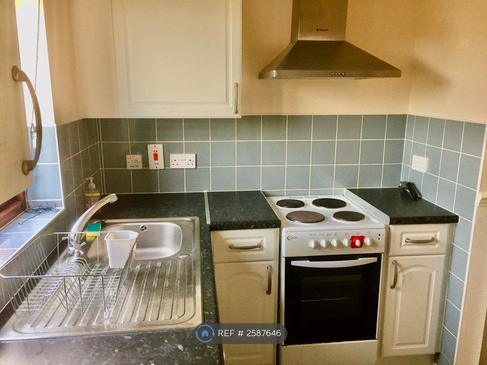 Property photo 3 of 10 Kitchen