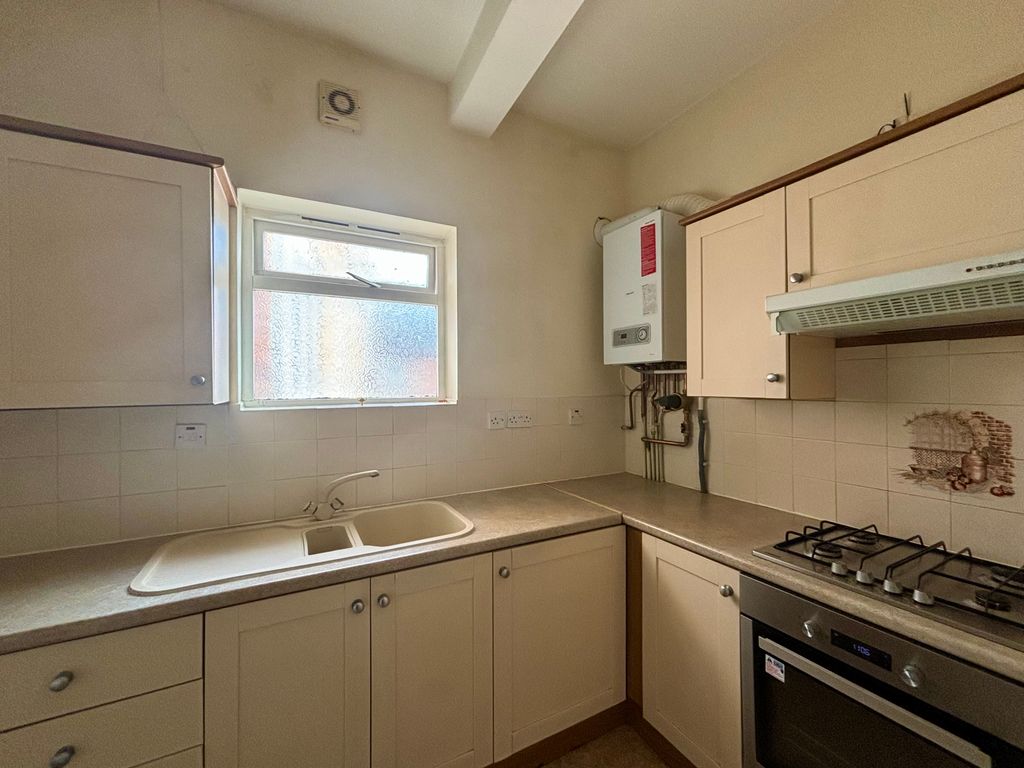 Property photo 2 of 5 Kitchen