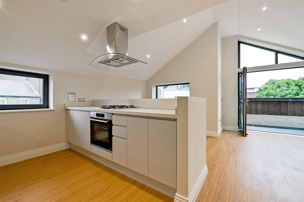Property photo 1 of 7 Kitchen / Reception