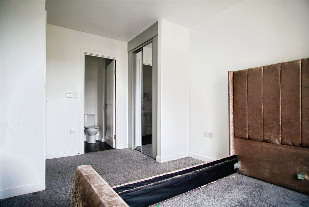 Property photo 3 of 5 Picture No. 06