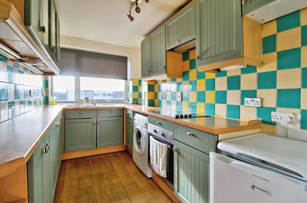 Property photo 3 of 9 10