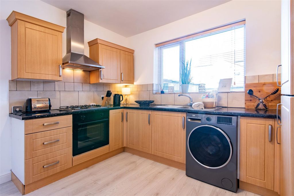 Property photo 3 of 24 Kitchen/Diner