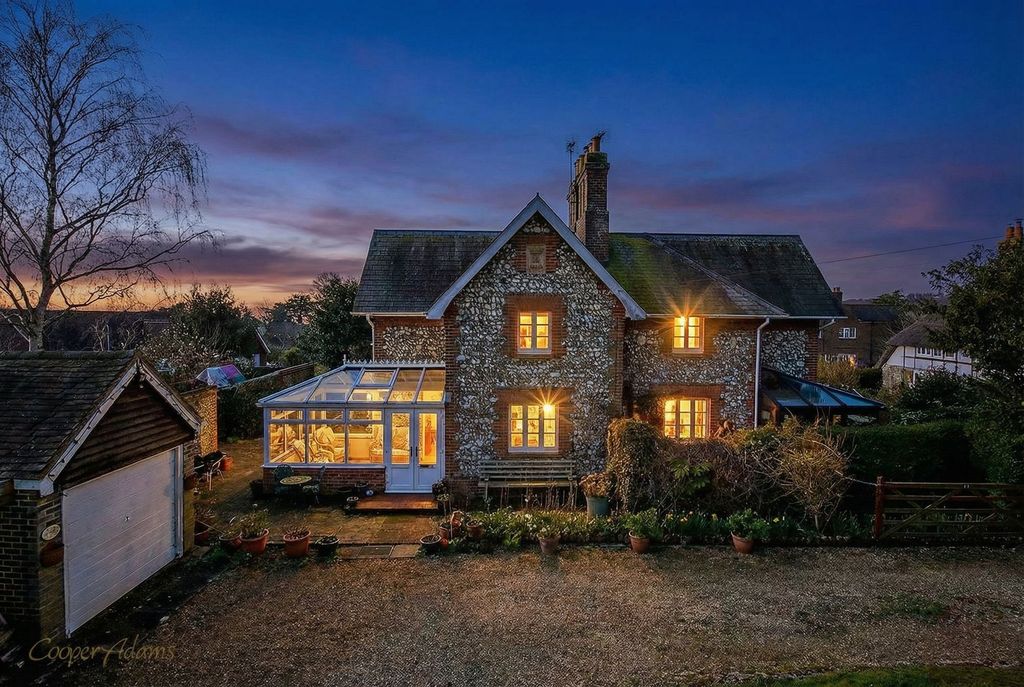 Property photo 1 of 14 Twilight