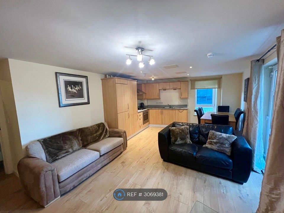 Property photo 1 of 17 Living / Kitchen
