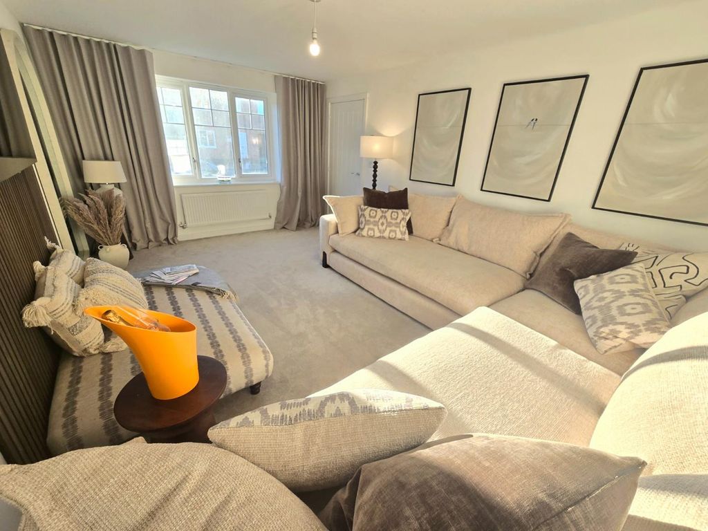 Property photo 2 of 28