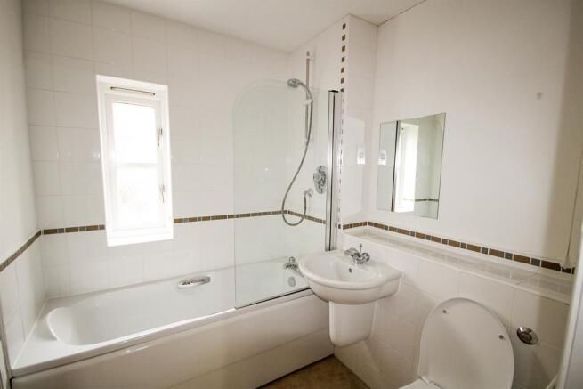 Property photo 3 of 5 10213_Wot883_Img_08_0000_Max_656x437.Jpg