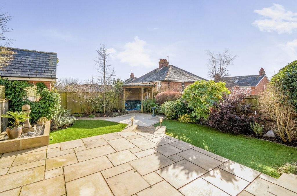 Property photo 2 of 21