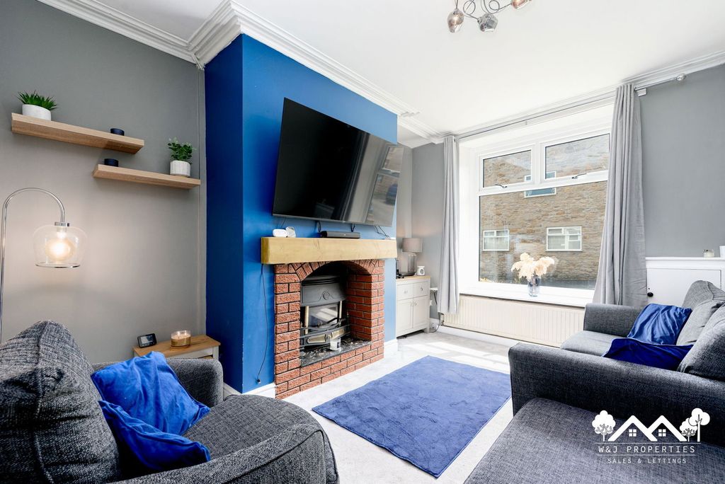 Property photo 3 of 24