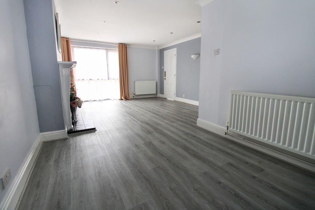 Property photo 3 of 14 Living Room