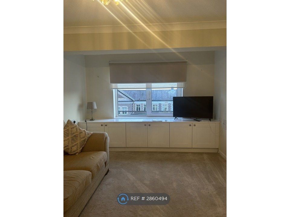 Property photo 2 of 8 Lounge