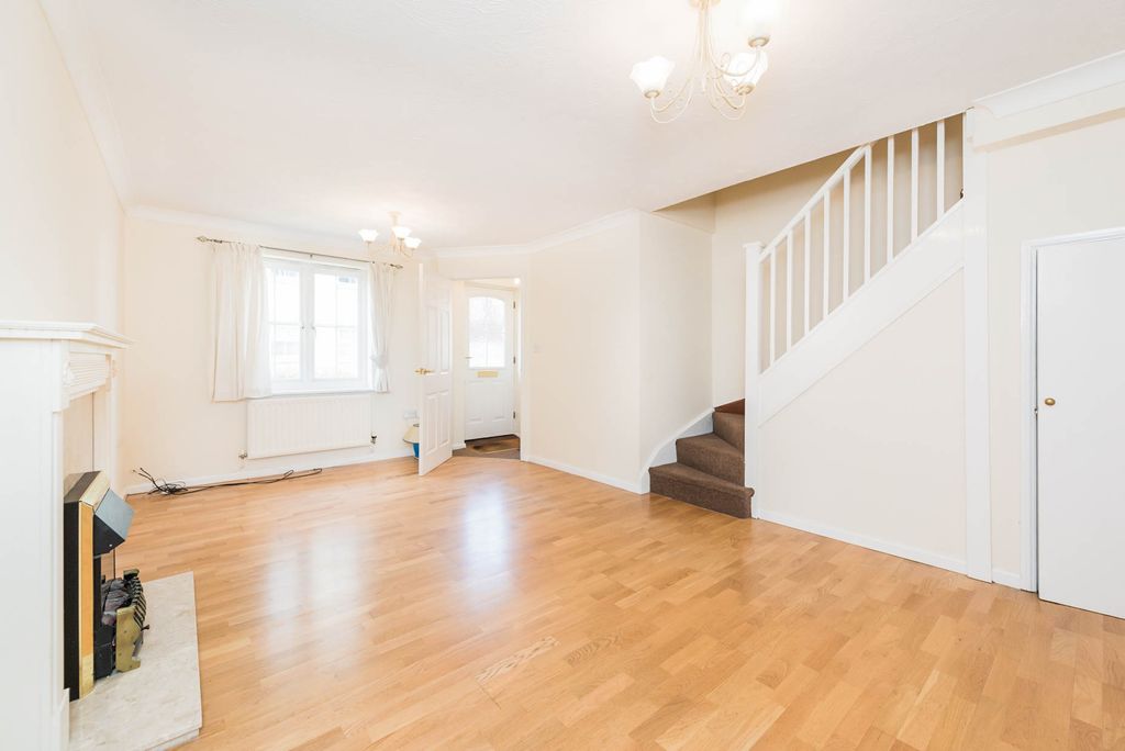 Property photo 3 of 9 Lounge