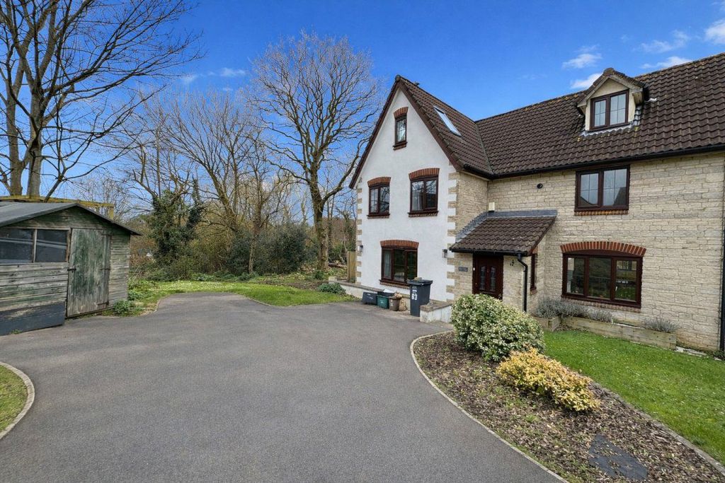 Property photo 2 of 42