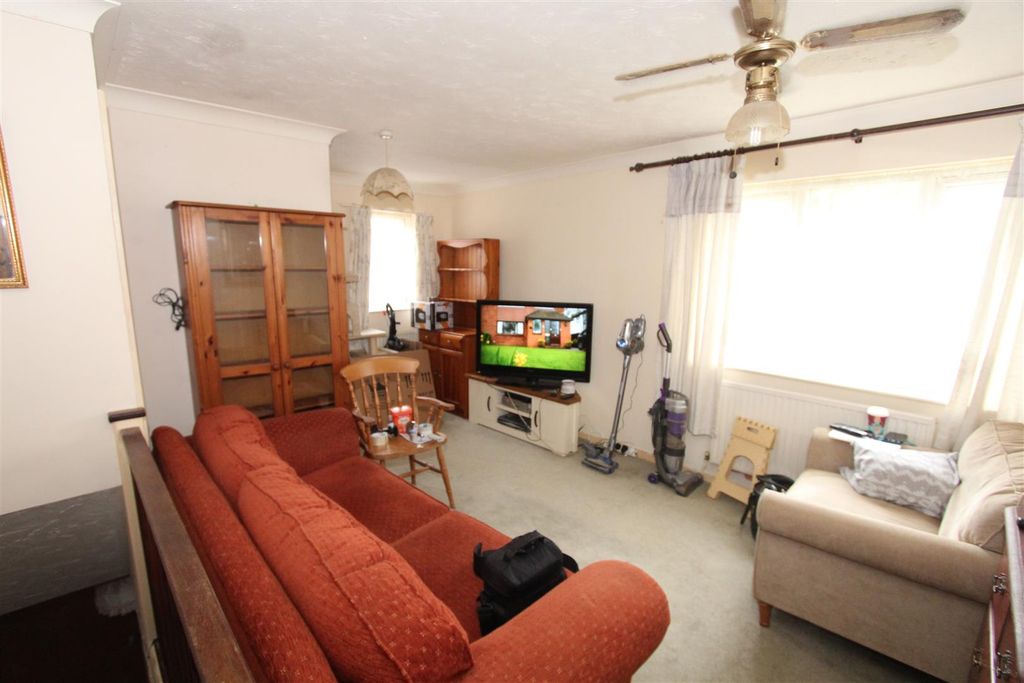 Property photo 3 of 5