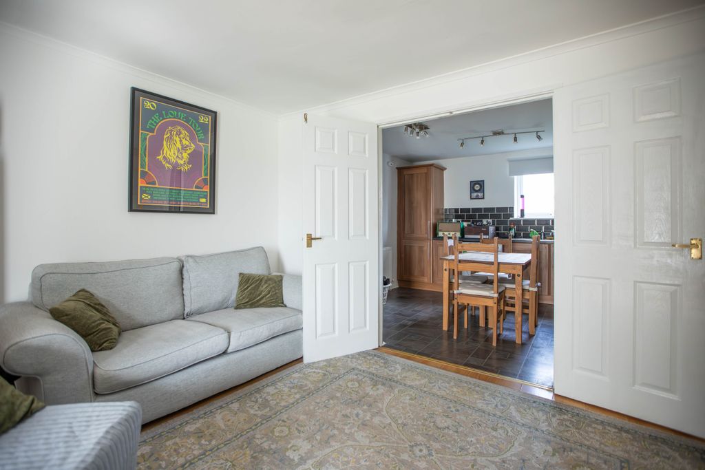 Property photo 2 of 23