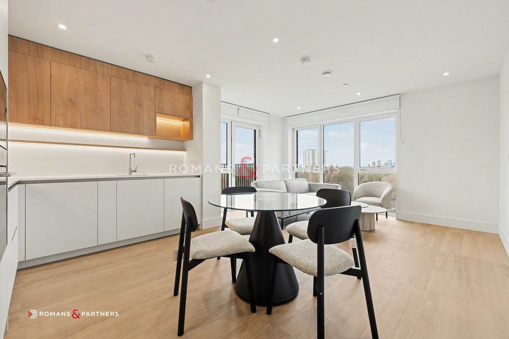 Property photo 2 of 23