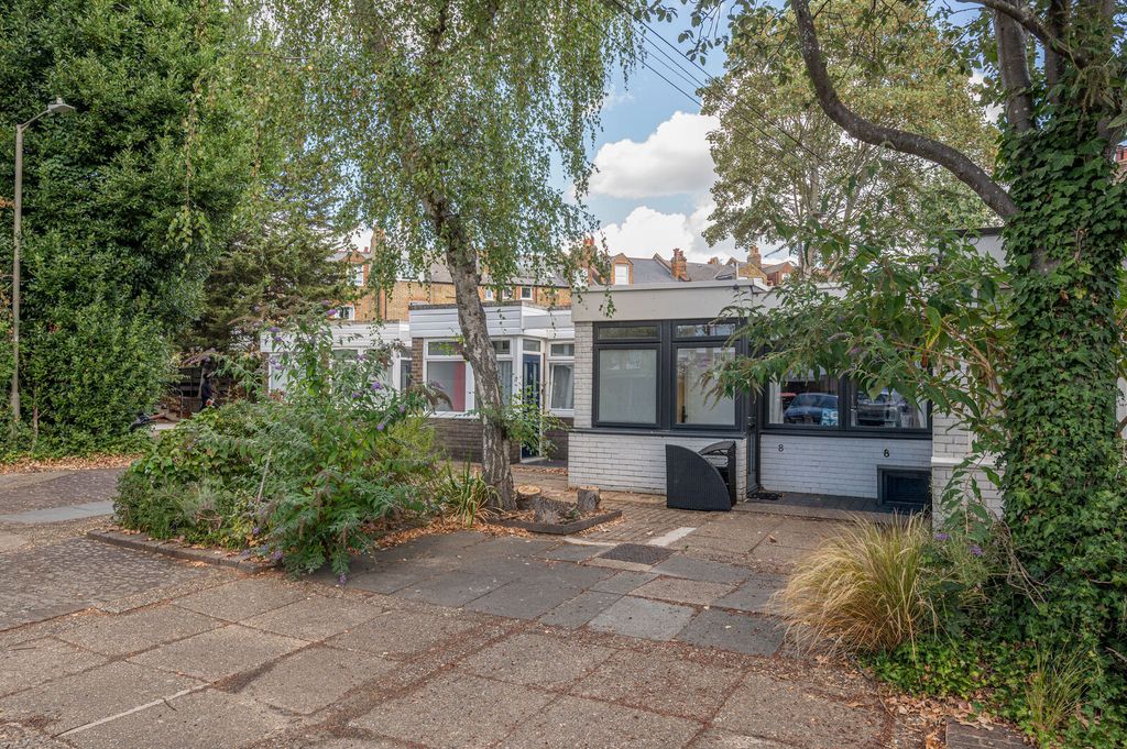 Property photo 3 of 11