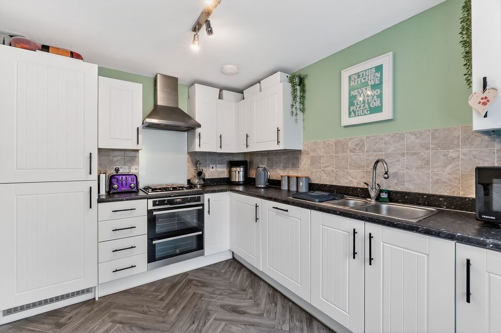 Property photo 3 of 25