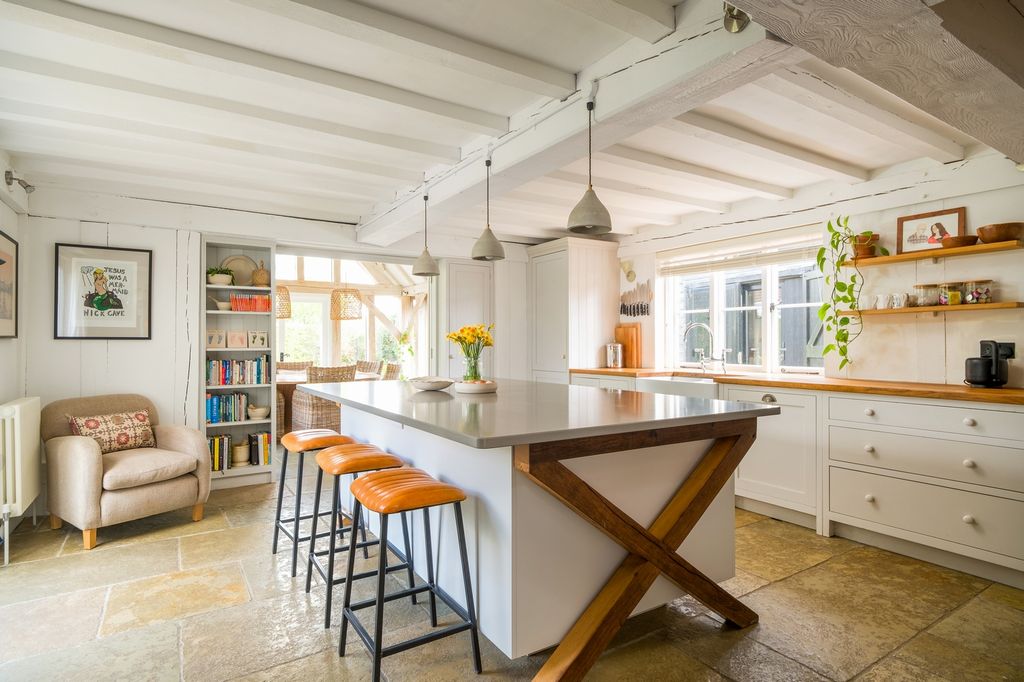 Property photo 3 of 37 Wm_Nine Elms Farmhouse - 14