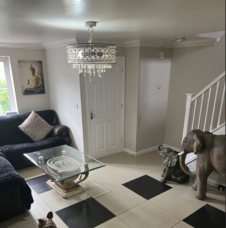 Property photo 3 of 19