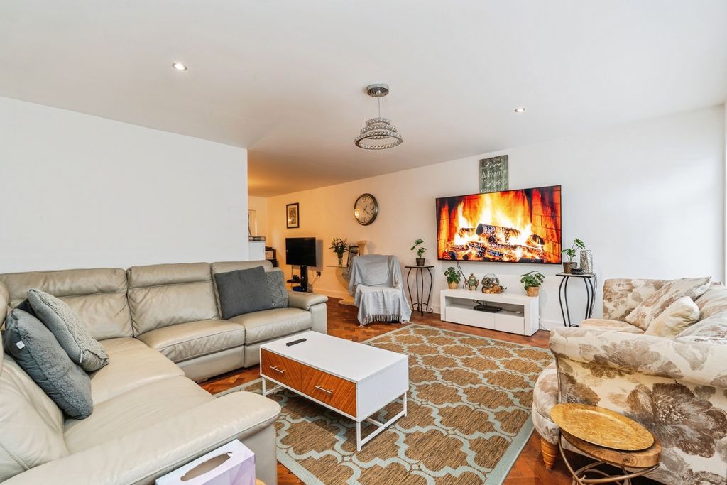 Property photo 2 of 23 Photo