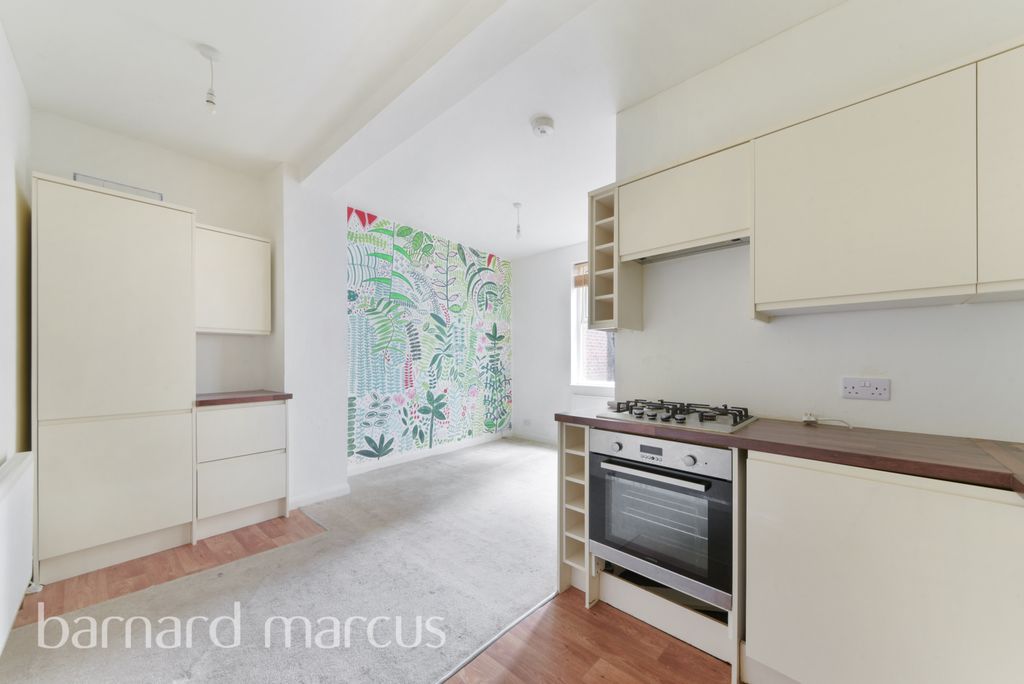 Property photo 2 of 9 Kitchen