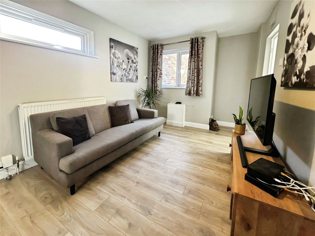 Property photo 3 of 10 Picture No. 12