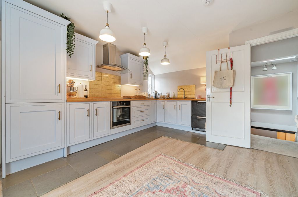 Additional image 8 of 2 bed flat for saleBury St Edmunds, Suffolk IP33
