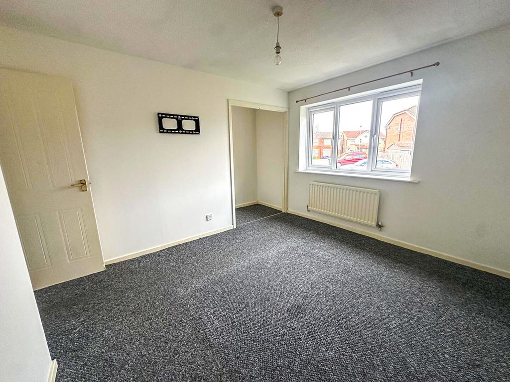 Property photo 3 of 9 Bedroom