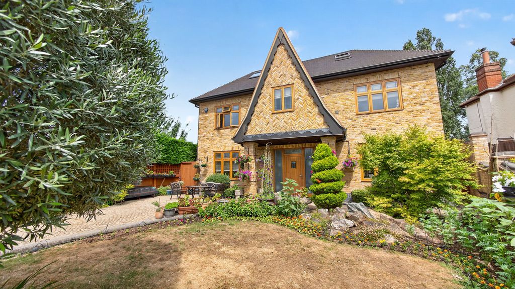 Property photo 1 of 32