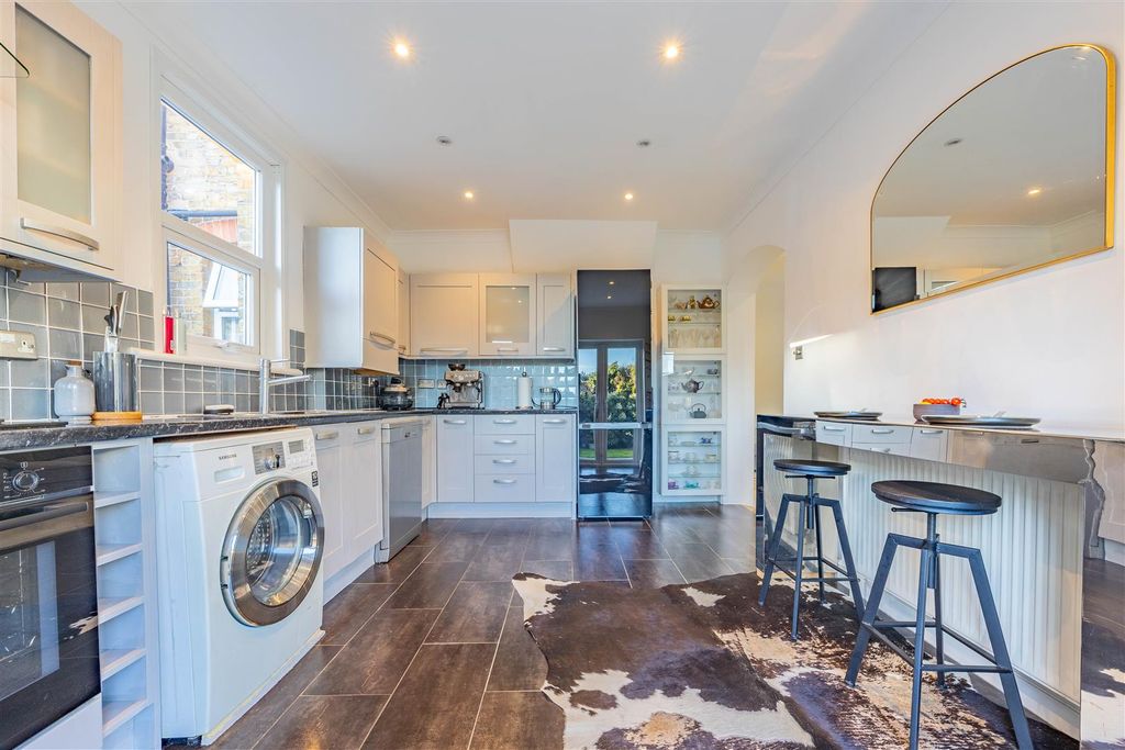 Property photo 2 of 32 Kitchen