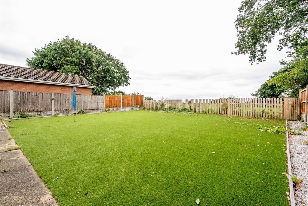 Property photo 2 of 19 Garden