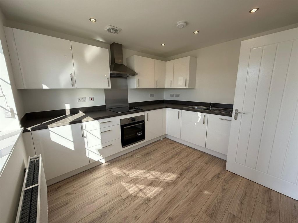 Property photo 2 of 16 582Fedc4-E06d-4359-A837-14F996A0Bdff.Jpg