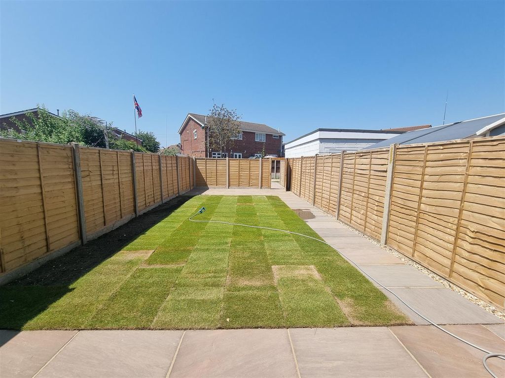 Property photo 3 of 13 Garden