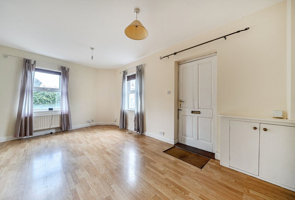 Property photo 2 of 9 1472266-3-6A20010...