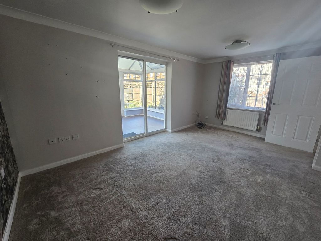 Property photo 3 of 28