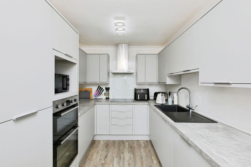Property photo 3 of 17 Pbox-Img.Jpg